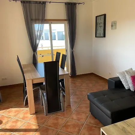 2 Bedrooms Vale Parra Praia Da Galé In A Privat Condomínio