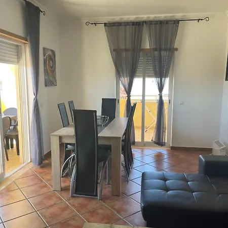 2 Bedrooms Vale Parra Praia Da Galé In A Privat Condomínio Apartamento *