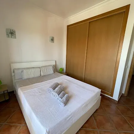 Apartamento 2 Bedrooms Vale Parra Praia Da Galé In A Privat Condomínio Guia (Faro)